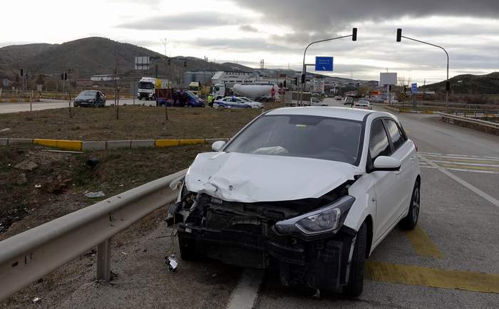 İki otomobilin çarpıştığı kazada 5 kişi yaralandı