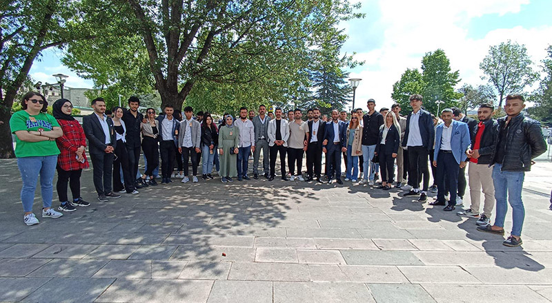 Akşener’le, İyi Partili Gençler Anıtkabir’i ziyaret etti