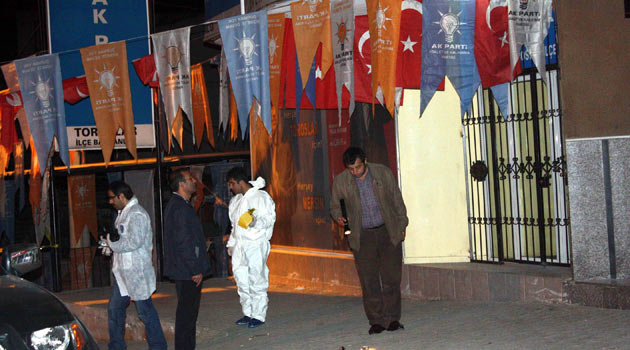 Mersin'de AK Parti'nin seçim bürosuna ses bombası atıldı
