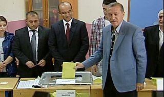 Başbakan Recep Tayyip Erdoğan Ailesiyle birlikte oy kullandı