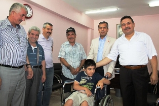 MHP Polatlı ilçe başkanlığından tekerlekli sandalye bağışı