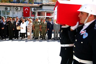 Şehit polis ve eşinin cenazeleri memleketlerine uğurlandı