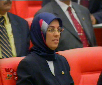 AK Parti'li Şentop: Meclis'te başörtüsü yasağı yok