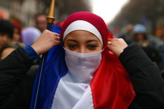 Fransa, vatandaşlık kriterlerini ağırlaştırıyor