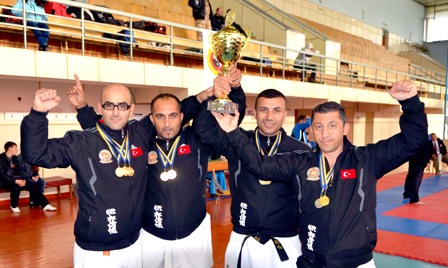 Kiev'de Türk karateciler ezdi geçti