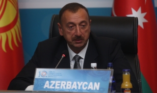 Azerbaycan, yardım malzemesi taşıyan iki uçak gönderdi
