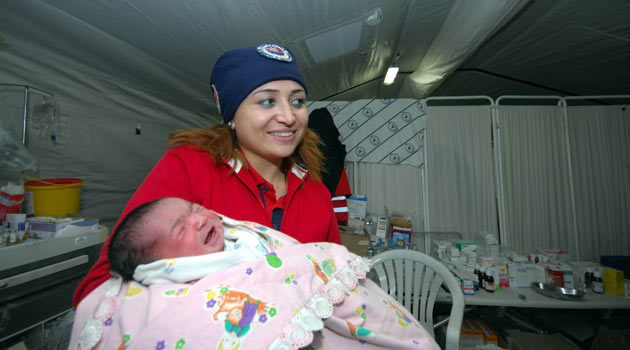 Havva bebek, hayata deprem çadırında ''merhaba'' dedi