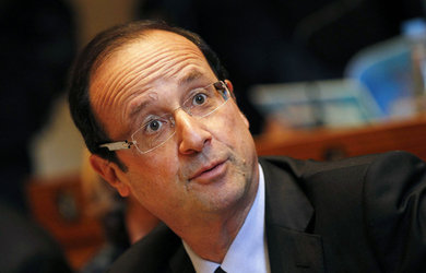 Hollande: Merkel karar veriyor; Sarkozy onu takip ediyor