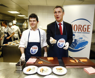 Norveç Başbakanı Stoltenberg, Çırağan’da “Sashimi” yaptı