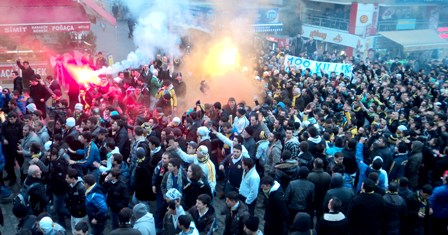Gecekondu, Ankaragücü yönetimini protesto etti