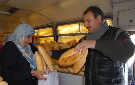 Günlük 5 bin 600 aile ekmek ve yemek dağıtılıyor