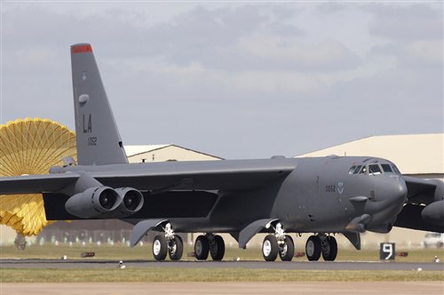 ABD “müzelik” bombardıman uçağı B-52'den vazgeçemiyor