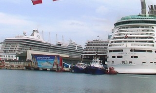 Turistik gemiler, Kuşadası Limanı'na 13 bin yolcu ve mürettebat getirdi