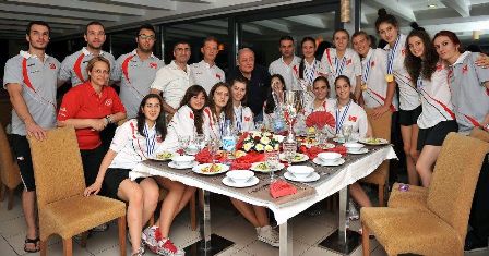 Şampiyon gençlere Başkan Karabıyık'tan yemek