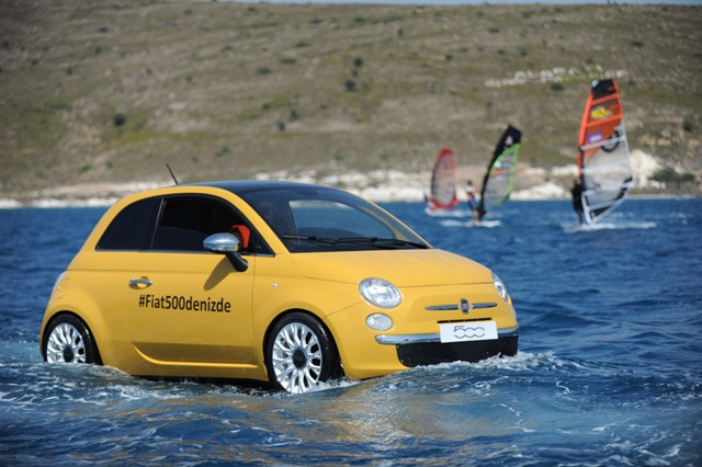 Yüzen Fiat 500’ler, Türkiye’yi denizden fethetmeye devam ediyor!