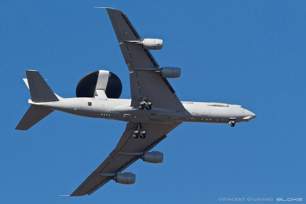 Boeing yenilenen Fransız AWACS uçağını teslim etti
