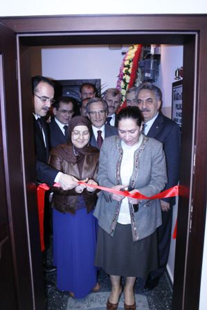 İmplantolojiyi Türkiye ile tanıştıran diş hekimi sağlık merkezi açtı