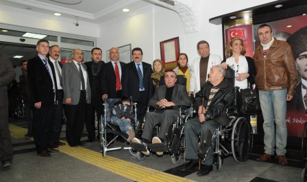 Hastanenin tekerlekli sandalye ihtiyacını hayırseverler karşıladı