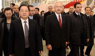 Kılıçdaroğlu, Çin’de uçak fabrikasını gezdi
