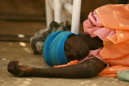 2 liralık hortum olmadığı için Afrikalı anne ve bebeği öldü