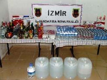 İzmir'de kaçak içki ve sigara ele geçirildi