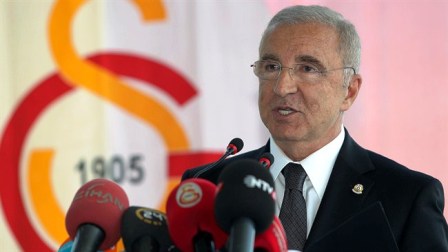 Galatasaray'da Ünal Aysal tüzük gereği istifa etti