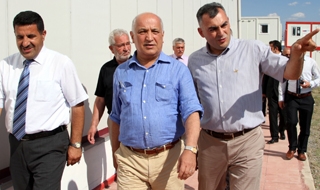 Kızılay Genel Başkanı Akar: Kızılay sadece insani yardım malzemesi götürüyor