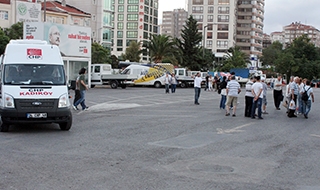 Ergenekon sanıklarına destek afişlerini CHP minibüsü taşıdı