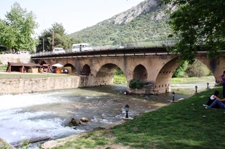 Tarihi Sis Köprüsü'nün restorasyonu başladı