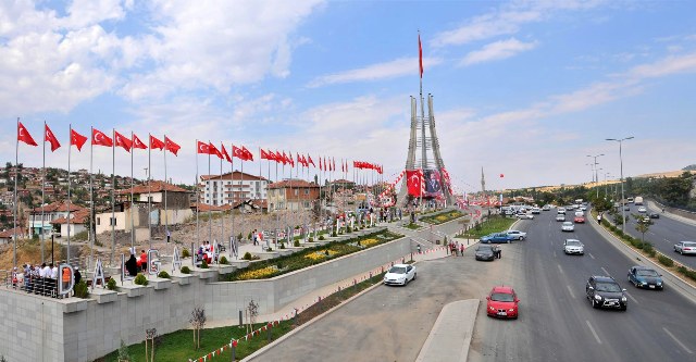 Samsun Yolu Türk Bayrağı ile taçlandı