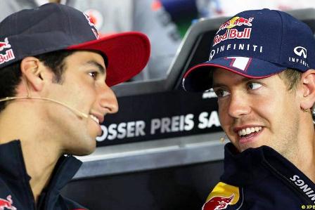 Singapur GP: İkinci antrenmanlarda Vettel fark attı