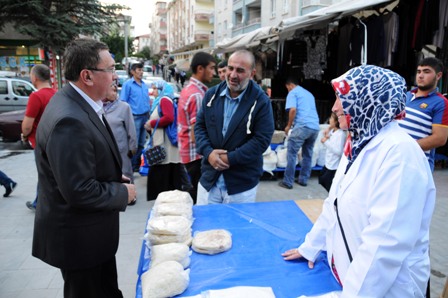 Başkan Çetin, pazar esnafını ziyaret etti