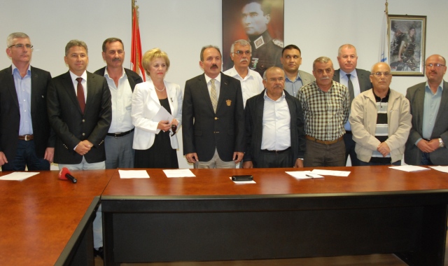 Kürtçe afiş asan Fethiye Belediye Başkanı Saatcı, MHP'den istifa etti