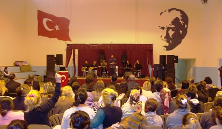 Sabahat Akkiraz, cezaevindeki kadınlara konser verdi