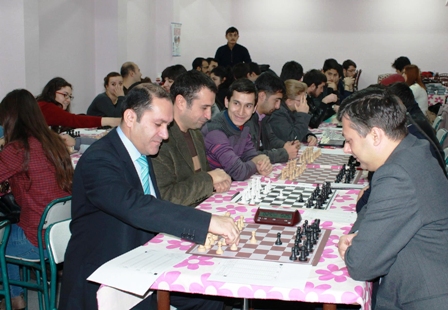 Üniversiteli öğrenciler şah-mat turnuvasında buluştu