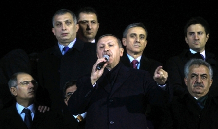 Erdoğan: Bize ihanet edenleri kapının önüne koyarız
