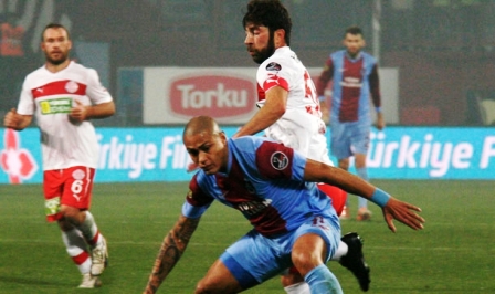 Trabzonspor, MP Antalyaspor'u 2-1'le geçti