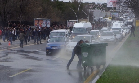 ODTÜ'de Berkin için yürüyenlerle polis arasında gerginlik