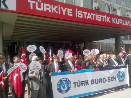 Türk Büro-Sen, Kars'ta ölenler için TÜİK binası önünde toplandı