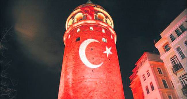 Galata Kulesi, Türk bayrağına büründü