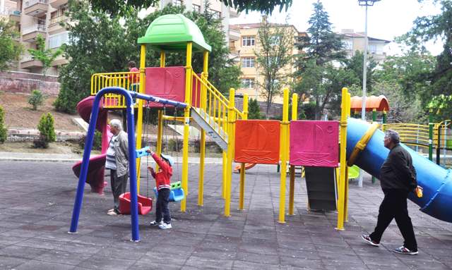 Belediye engelli çocuk parkı yaptı