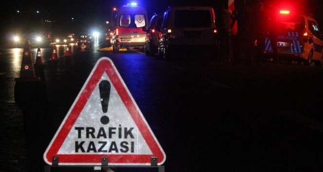 Sivas'ta tır ile otomobil çarpıştı: 3 ölü