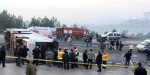 Cenazeye giden otobüs devrildi: 3 ölü 28 yaralı