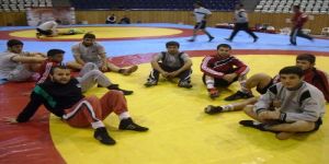 Serbest Güreş Türkiye Şampiyonası başladı