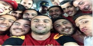Galatasaraylı futbolculardan galibiyet Selfie'si