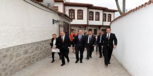 Arnavutluk Dışişleri Bakanı Hamamönü’ne hayran kaldı