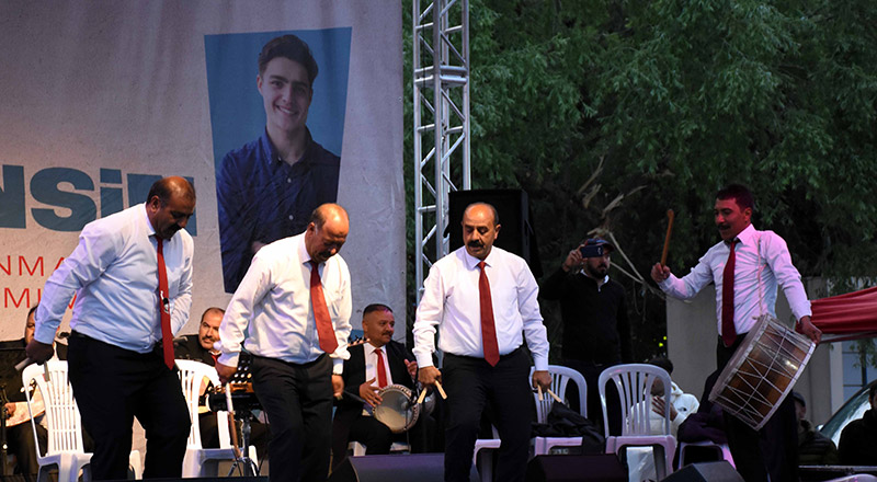 cumhuriyet-meydani’nda-“genclik-konseri”-duzenlendi1.jpg