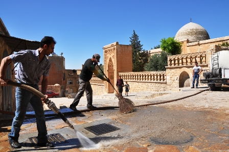 Mardin’in caddeleri tarihi yapıları ve ibadethaneleri temizleniyor1