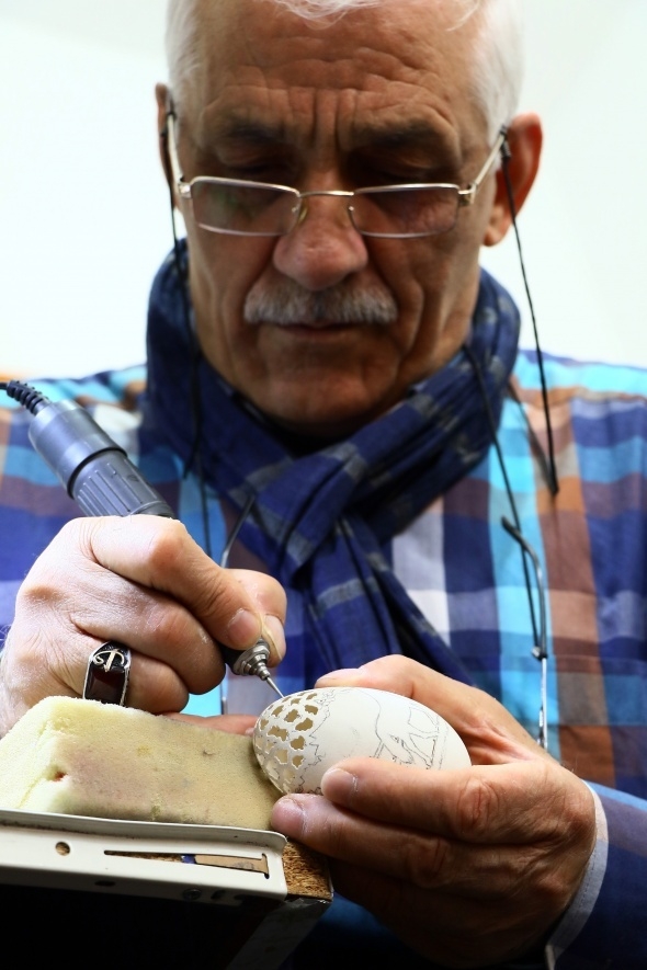 Yumurtanın içine dünyayı sığdırıyor 10