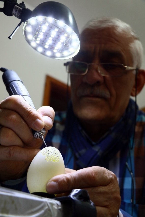 Yumurtanın içine dünyayı sığdırıyor 5